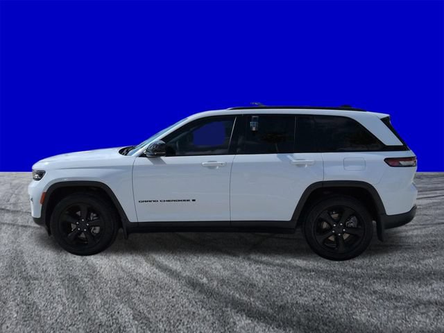 Used 2023 Jeep Grand Cherokee Limited w/ Black Appearance Package AWD/4WD image 7