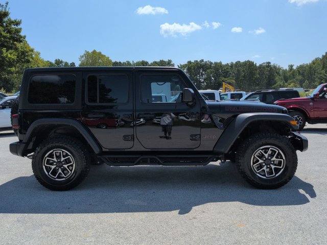 Used 2024 Jeep Wrangler Unlimited Rubicon w/ Convenience Group AWD/4WD image 3