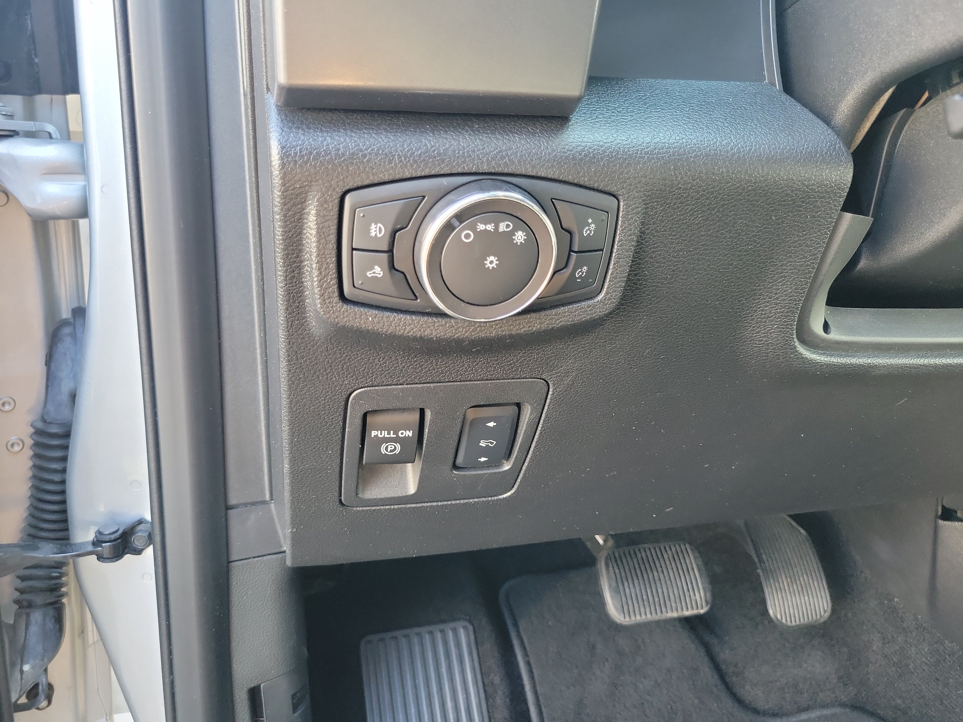 Certified 2018 Ford F150 XLT w/ Equipment Group 302A Luxury RWD image 11