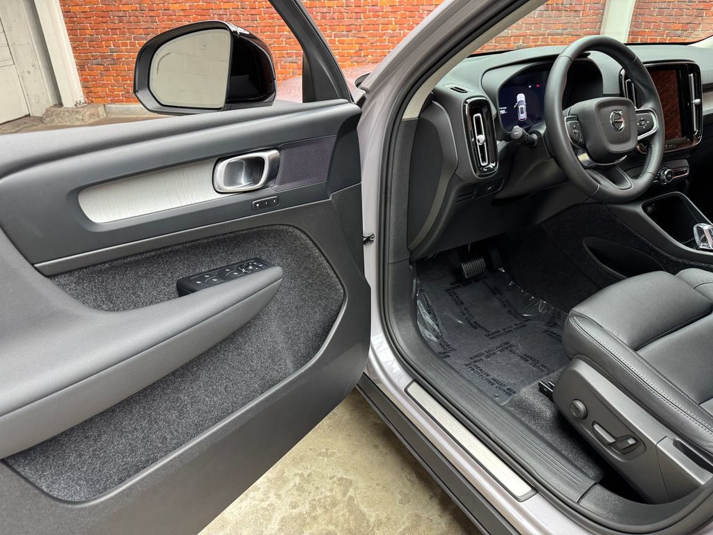 Used 2026 Volvo XC40 B5 Plus AWD/4WD image 10