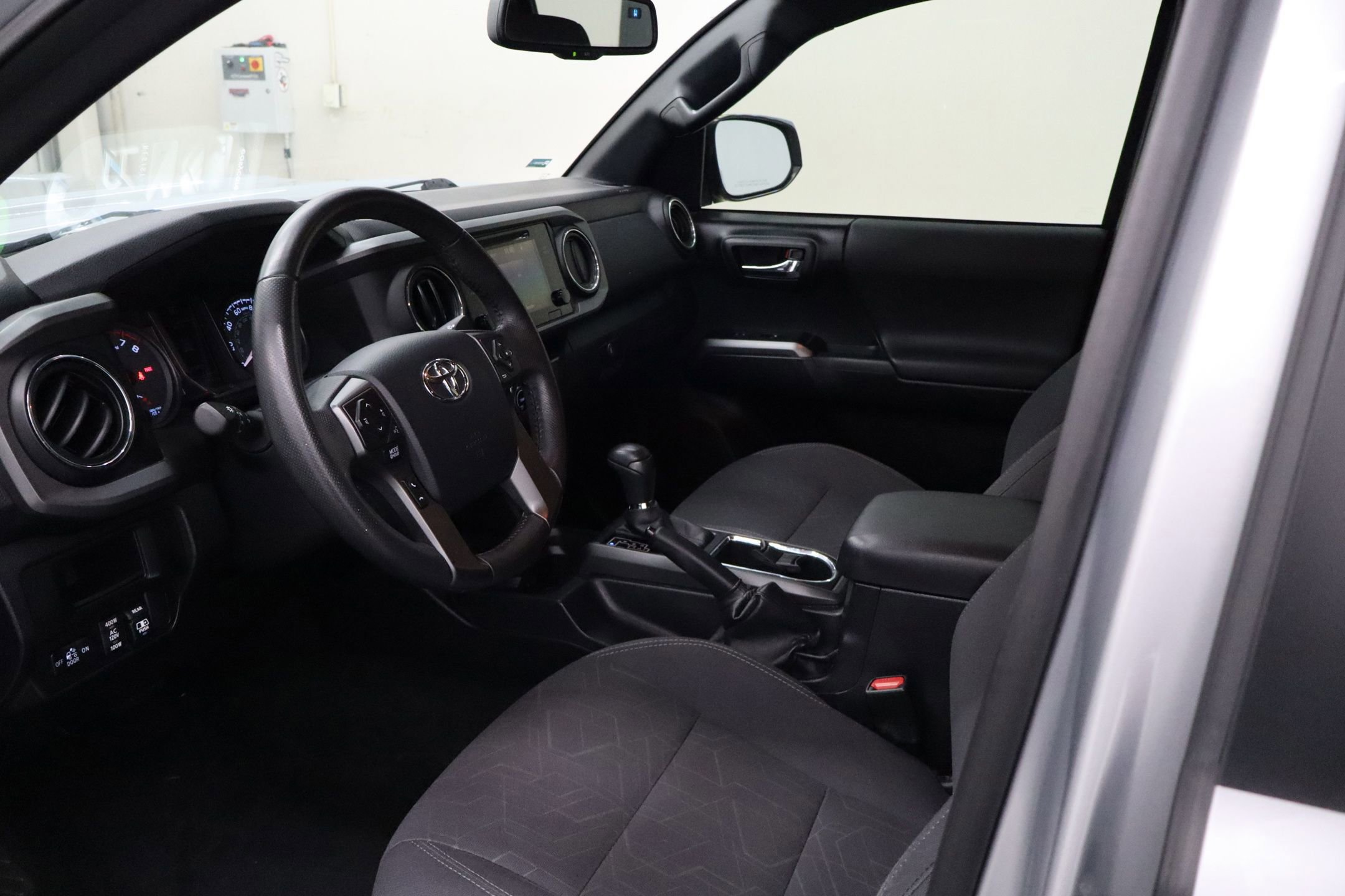 Used 2017 Toyota Tacoma TRD Sport w/ Tow Package image 24