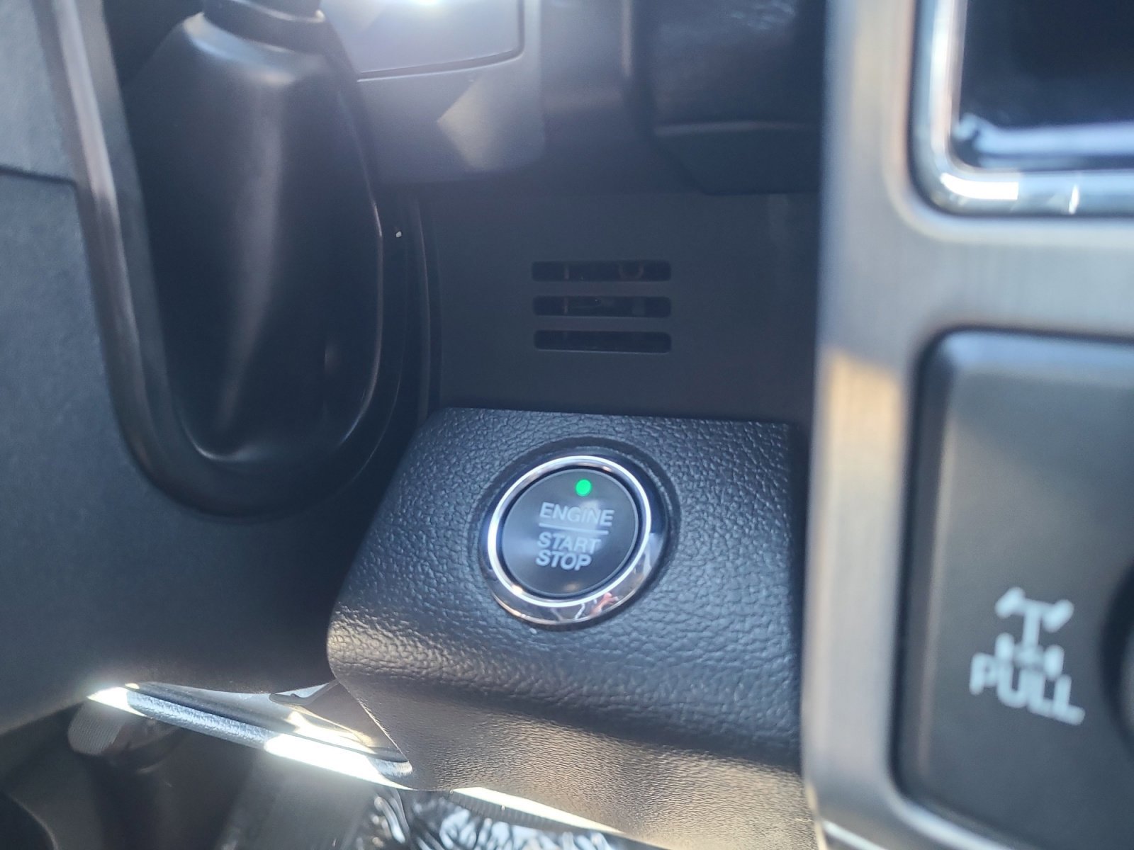 Certified 2022 Ford F350 Platinum w/ FX4 Off-Road Package image 30