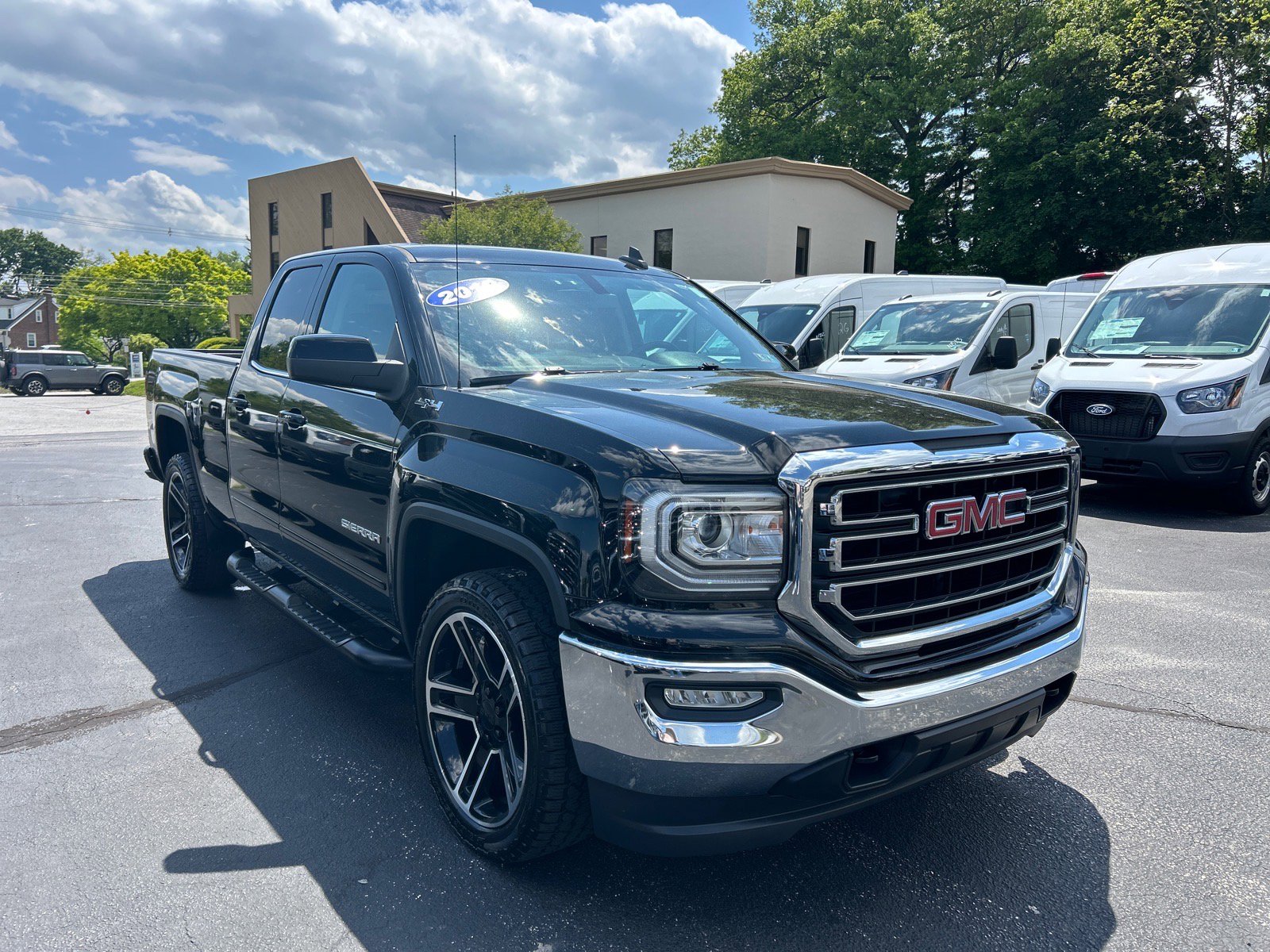 Used 2019 GMC Sierra 1500 SLE w/ Black Pack AWD/4WD image 3