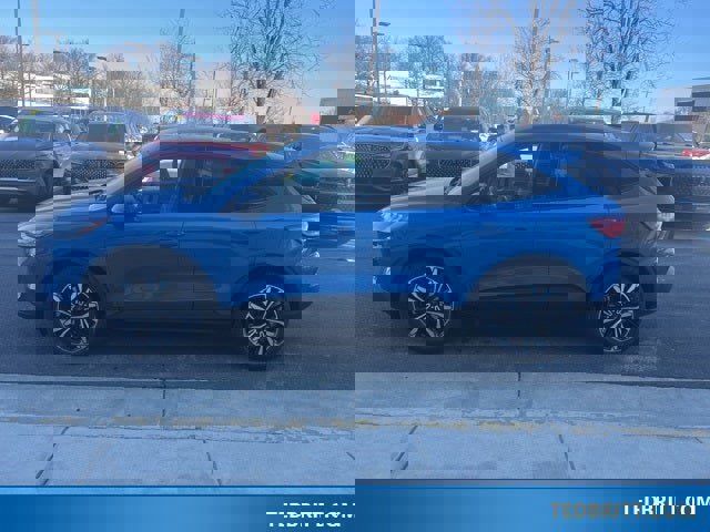 Certified 2021 Ford Escape SE w/ SE Sport Appearance Package image 2