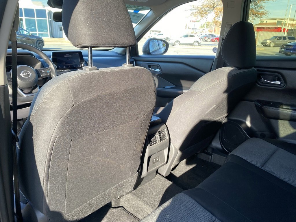 Used 2024 Nissan Rogue SV image 28