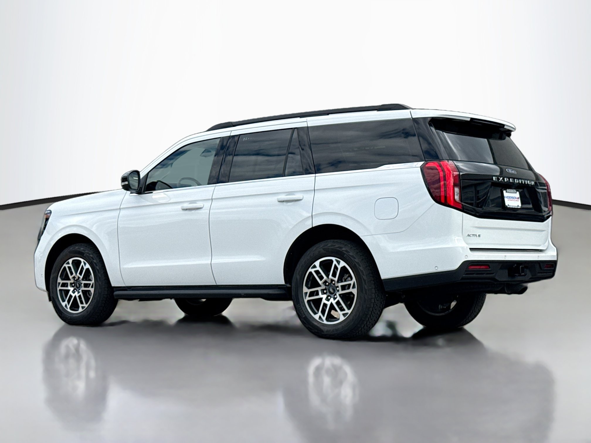 Certified 2025 Ford Expedition Active AWD/4WD image 16