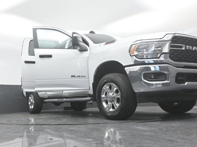 Used 2024 RAM 2500 Big Horn AWD/4WD image 30
