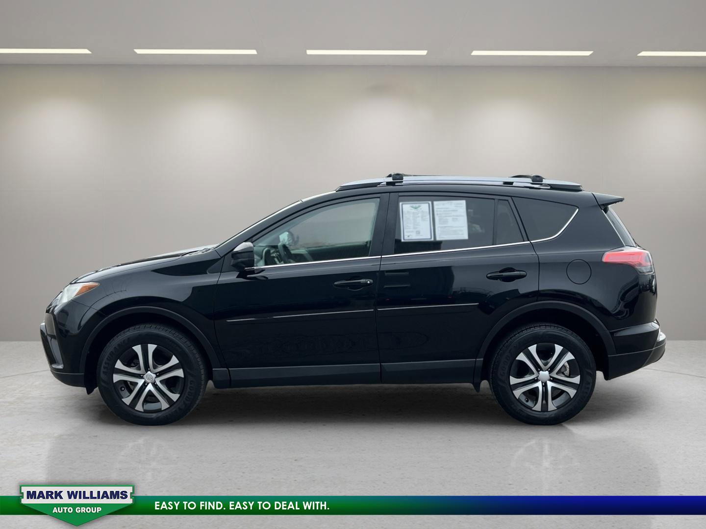 Used 2018 Toyota RAV4 LE image 6