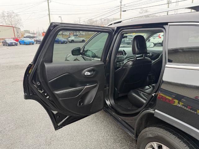 Used 2019 Jeep Cherokee Latitude Plus w/ Cold Weather Group image 11