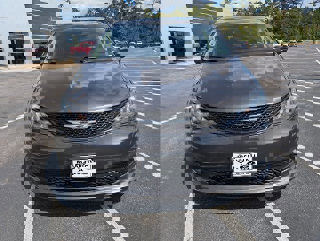 Used 2023 Chrysler Voyager LX image 7