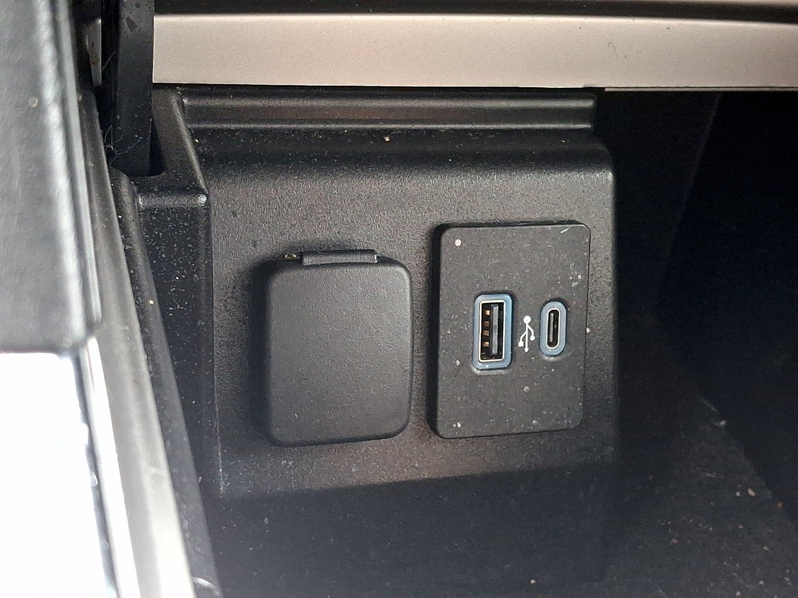 Certified 2022 Ford Explorer XLT w/ Equipment Group 202A RWD image 21