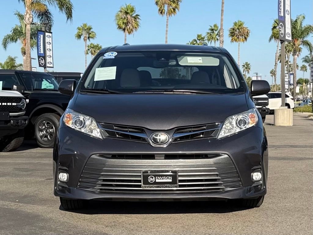 Used 2020 Toyota Sienna XLE FWD image 3