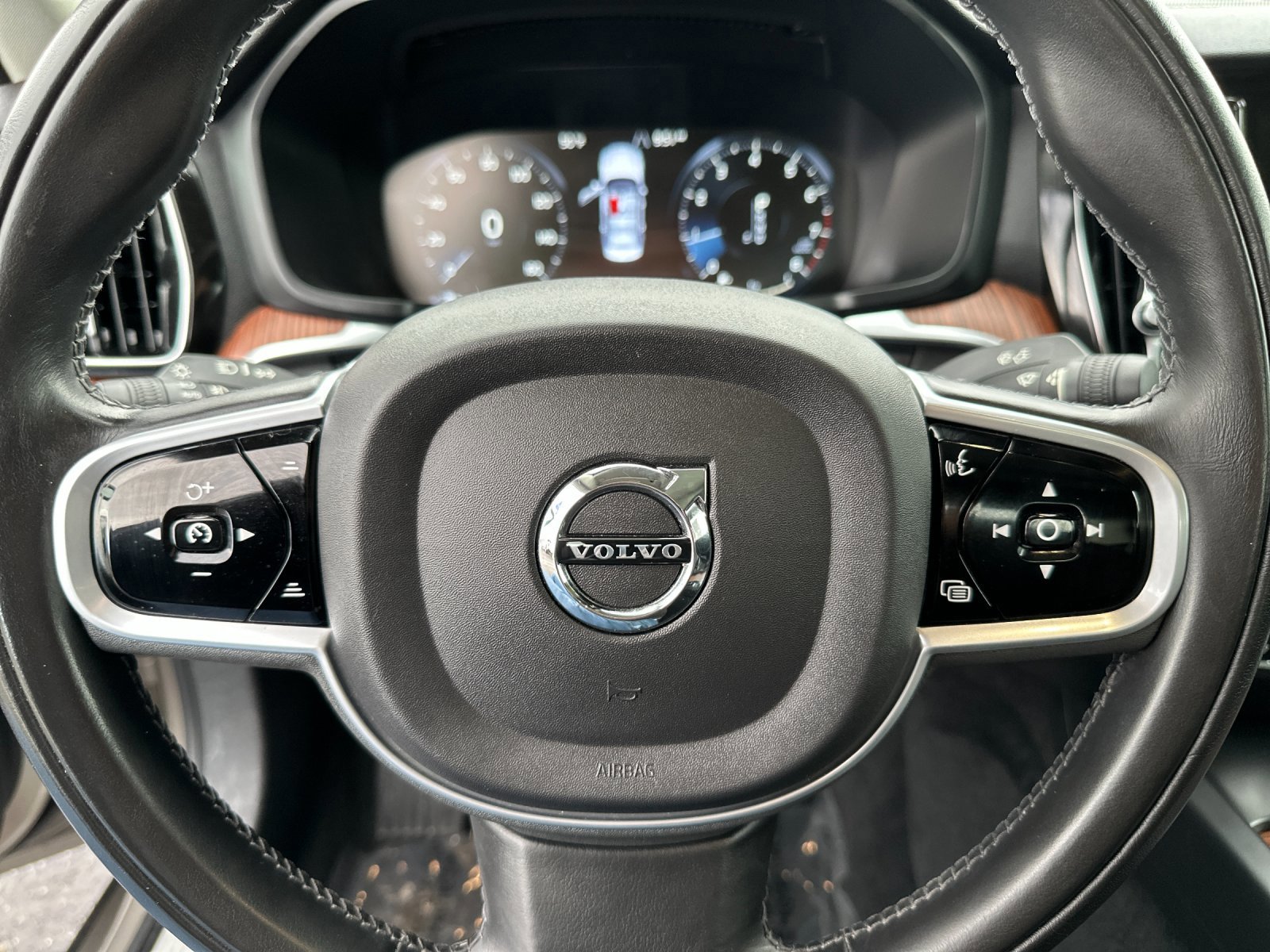 Used 2021 Volvo S60 T5 Momentum w/ Advanced Package image 23