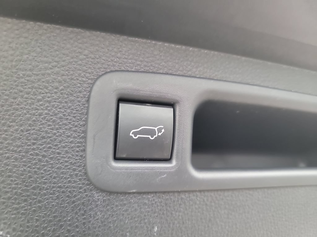 Used 2020 Toyota Highlander Limited FWD image 10