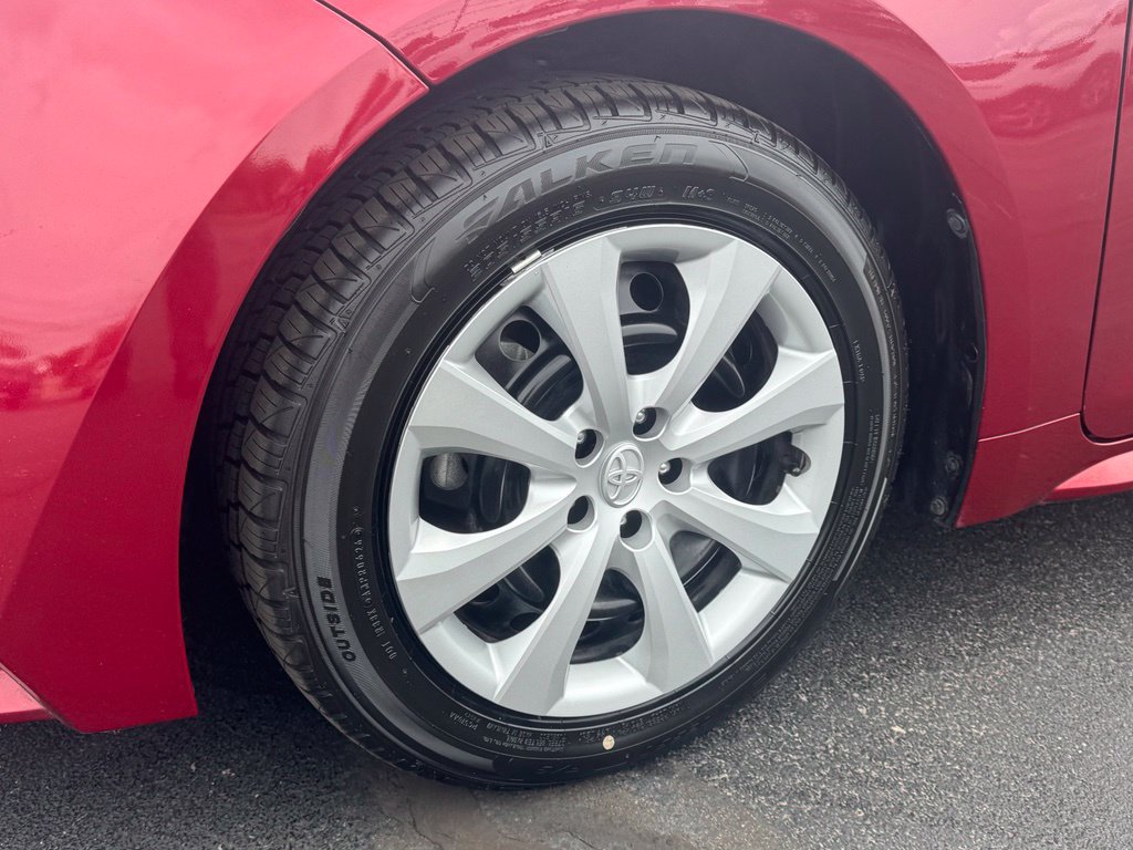 Used 2025 Toyota Corolla LE FWD image 29