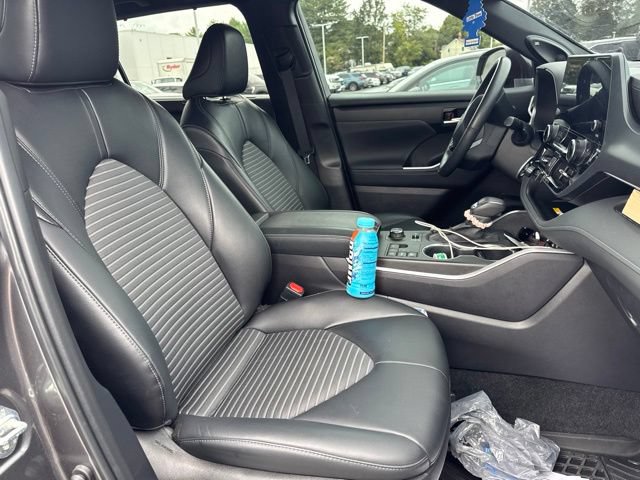 Used 2024 Toyota Highlander XSE AWD/4WD image 19