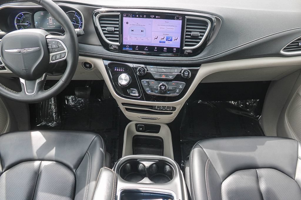 Used 2023 Chrysler Pacifica Touring-L FWD image 15