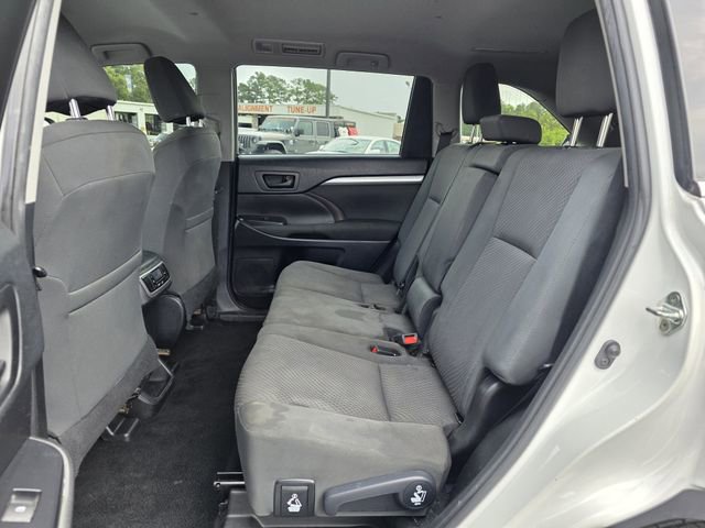 Used 2019 Toyota Highlander LE FWD image 16