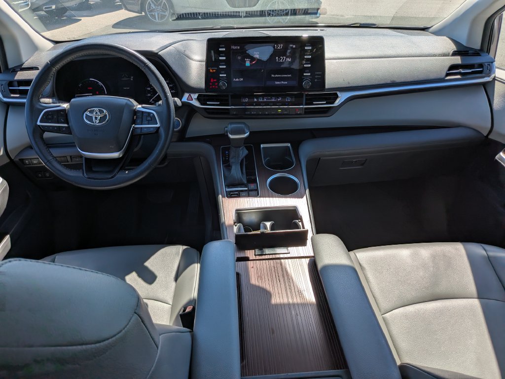 Used 2022 Toyota Sienna XLE FWD image 14