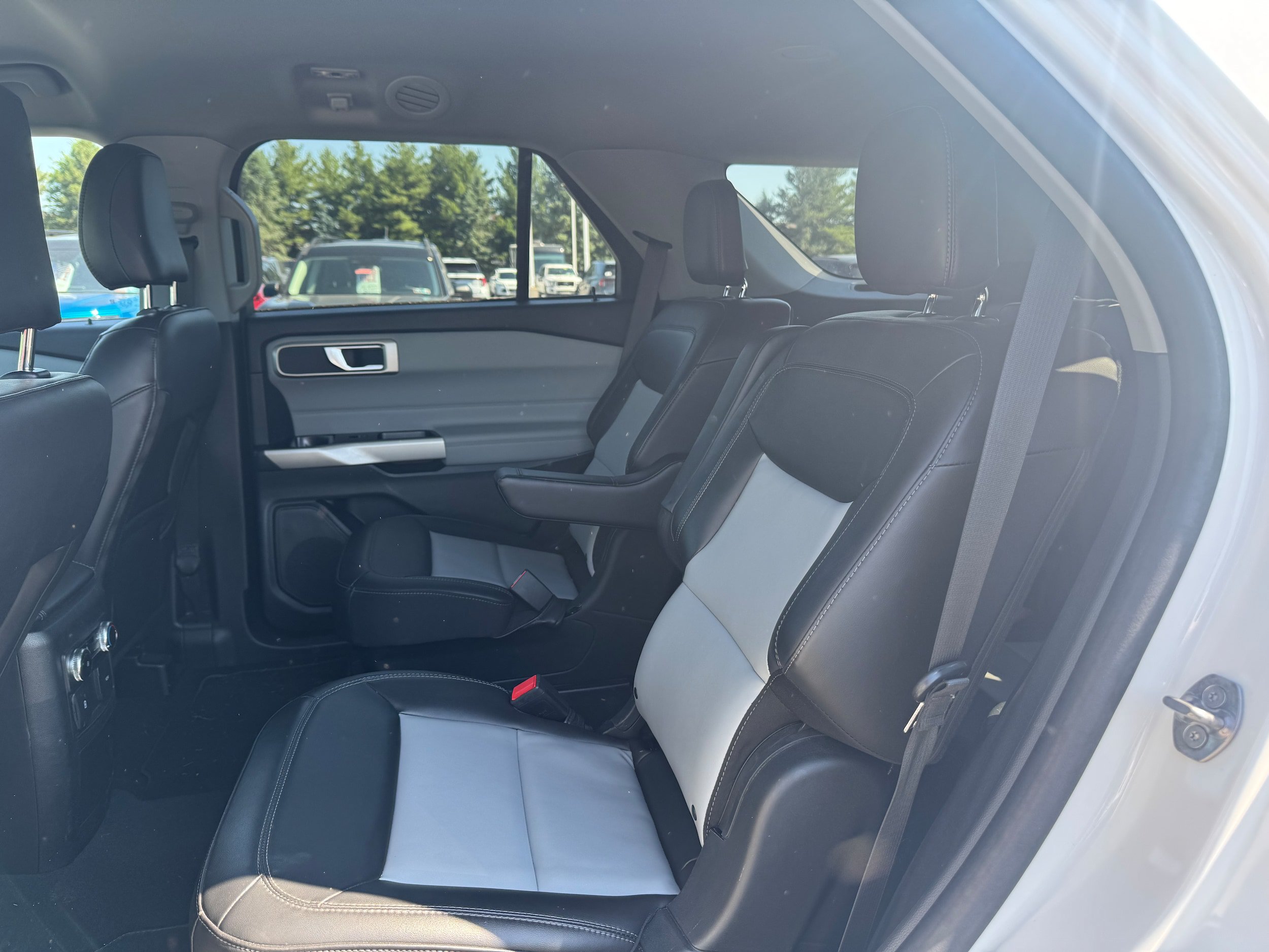 Certified 2023 Ford Explorer XLT w/ Equipment Group 202A AWD/4WD image 10