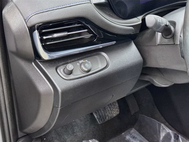 Used 2024 Buick Envista Sport Touring w/ Convenience I Package FWD image 10