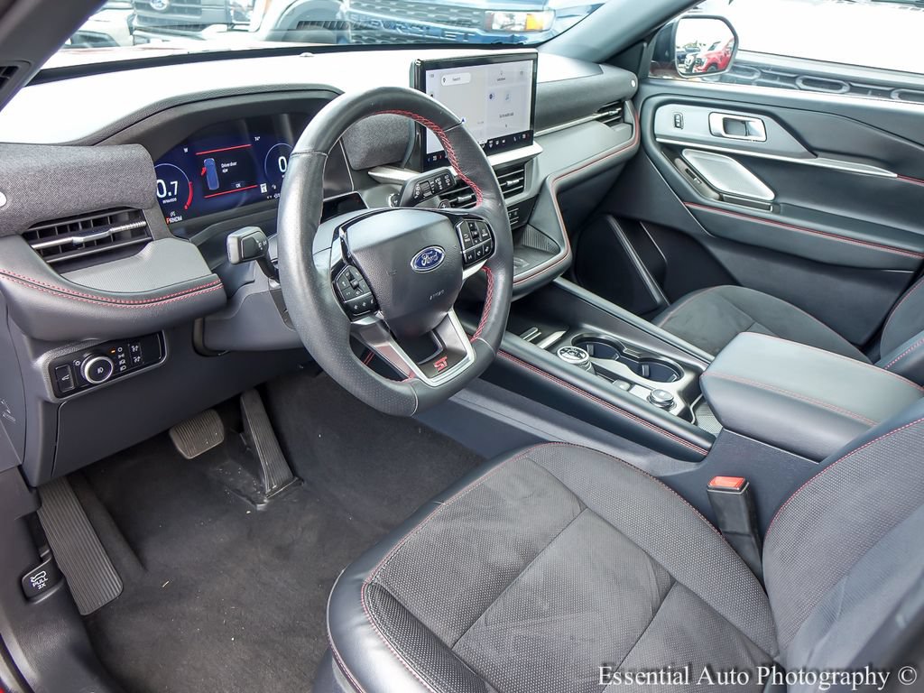 Certified 2025 Ford Explorer ST AWD/4WD image 9