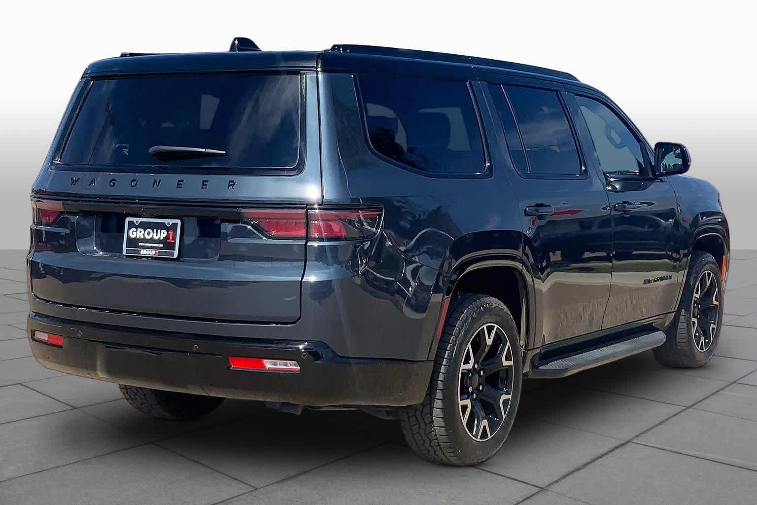 Used 2025 Jeep Wagoneer Series II AWD/4WD image 13