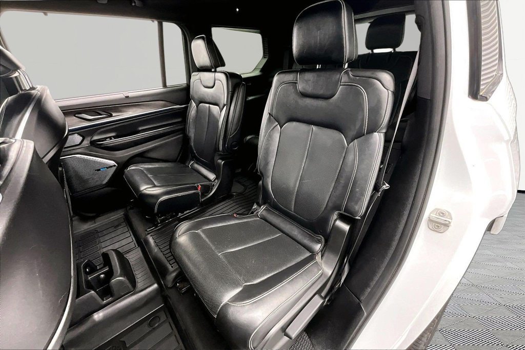 Used 2022 Jeep Grand Cherokee L Overland w/ Luxury Tech Group IV AWD/4WD image 26