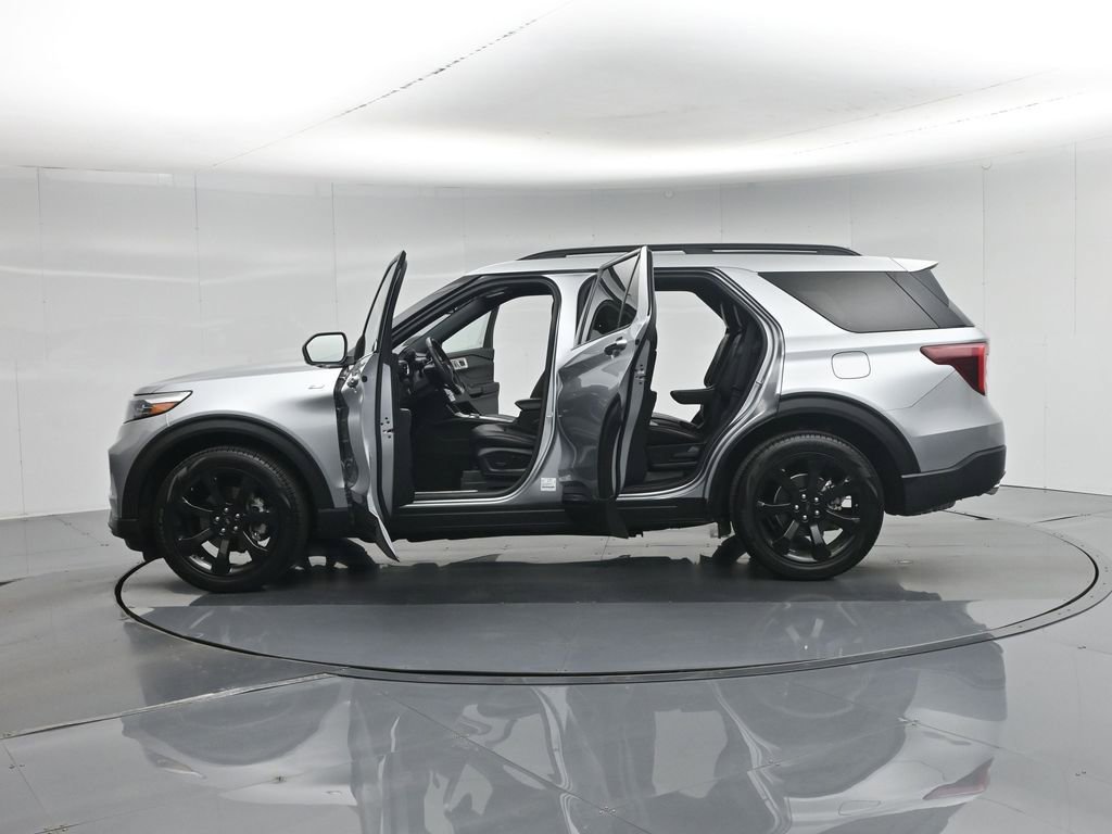 Certified 2023 Ford Explorer ST-Line w/ Class IV Trailer Tow Package RWD image 39
