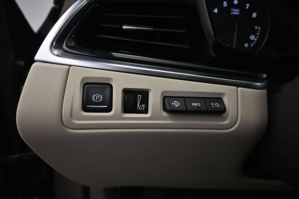 Used 2022 Cadillac XT6 Premium Luxury w/ Technology Package FWD image 13