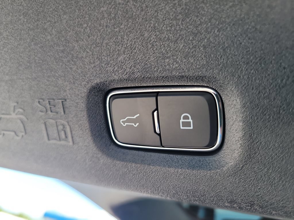 Certified 2025 Ford Expedition Active AWD/4WD image 8