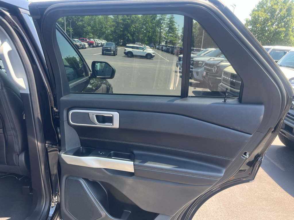 Certified 2021 Ford Explorer XLT w/ Equipment Group 202A AWD/4WD image 33