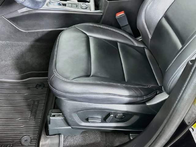 Certified 2023 Ford Explorer XLT w/ Equipment Group 202A AWD/4WD image 25