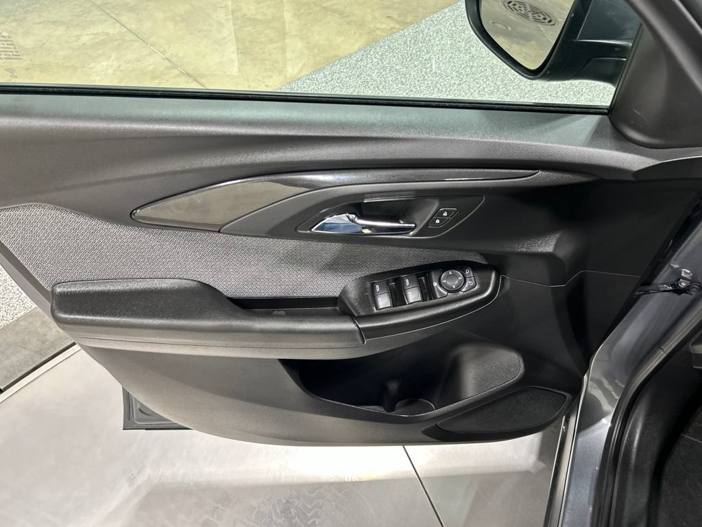 Used 2022 Chevrolet TrailBlazer LT FWD image 15