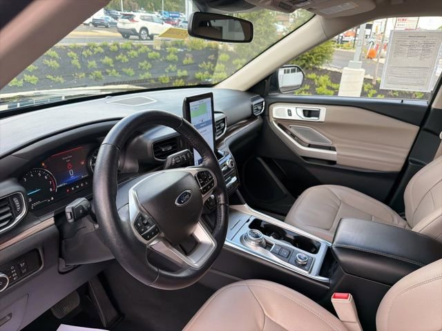 Certified 2022 Ford Explorer Limited w/ Limited Technology Package AWD/4WD image 15