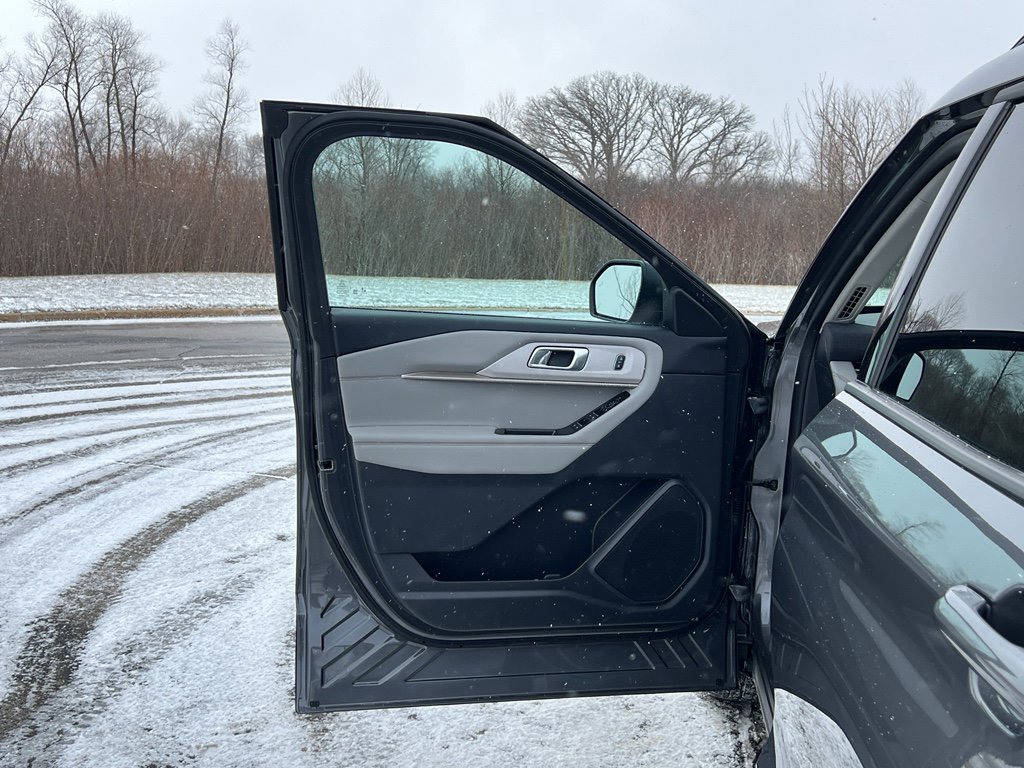 Certified 2025 Ford Explorer Active w/ Active Comfort Package image 10
