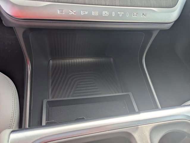 Certified 2025 Ford Expedition Platinum w/ Platinum Ultimate Package image 27