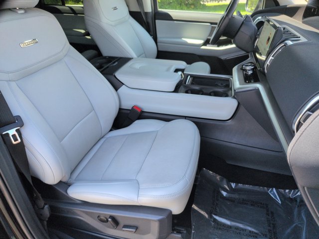 Certified 2025 Ford Expedition Platinum w/ Driver's Package AWD/4WD image 37