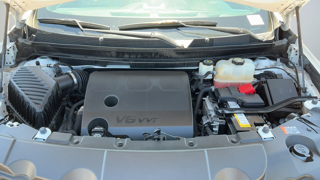 Used 2023 Chevrolet Traverse LT FWD image 24