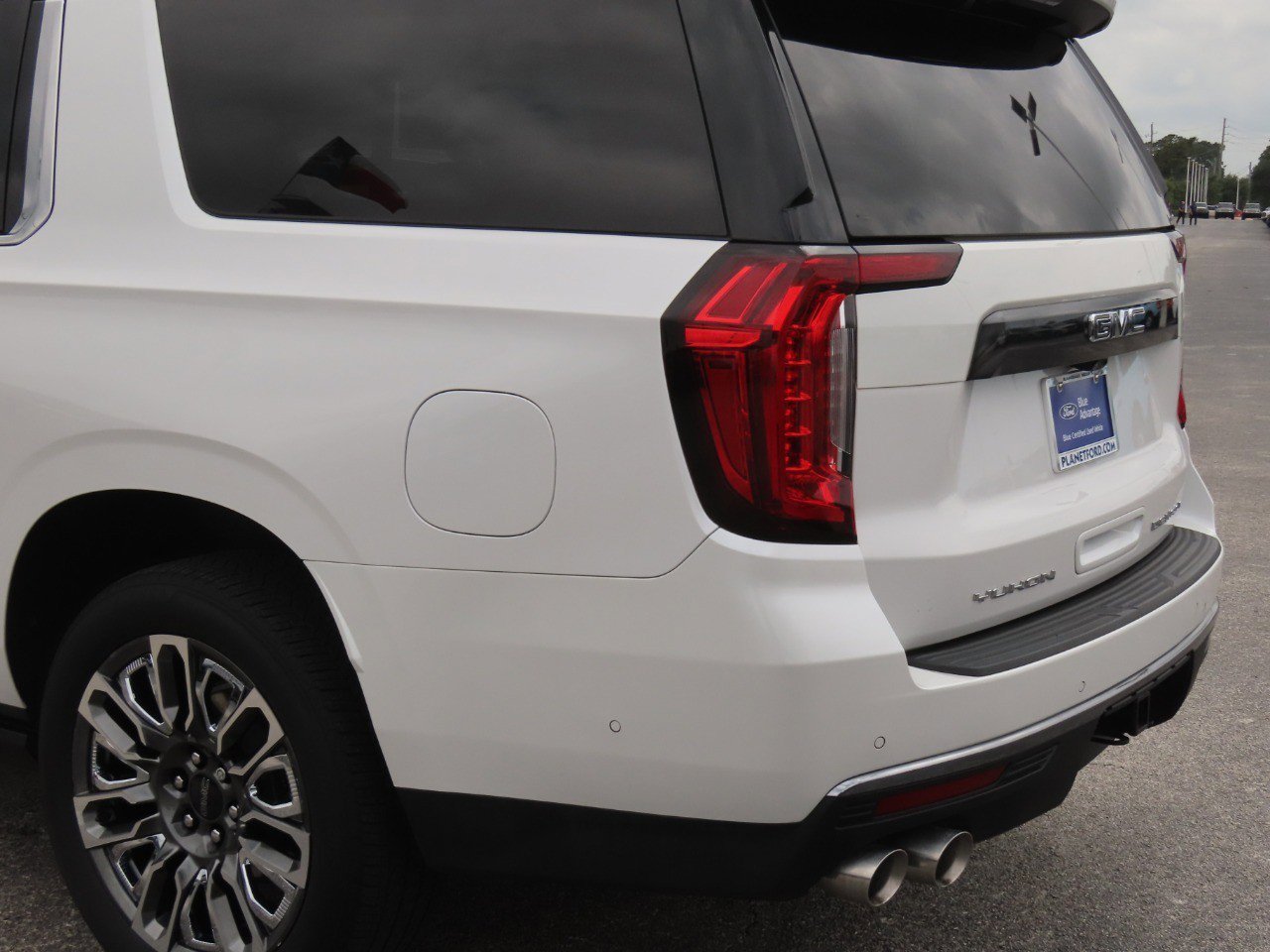 Used 2023 GMC Yukon XL Denali Ultimate AWD/4WD image 14