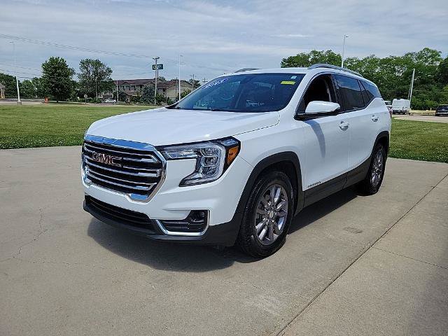 Used 2023 GMC Terrain SLT FWD image 2