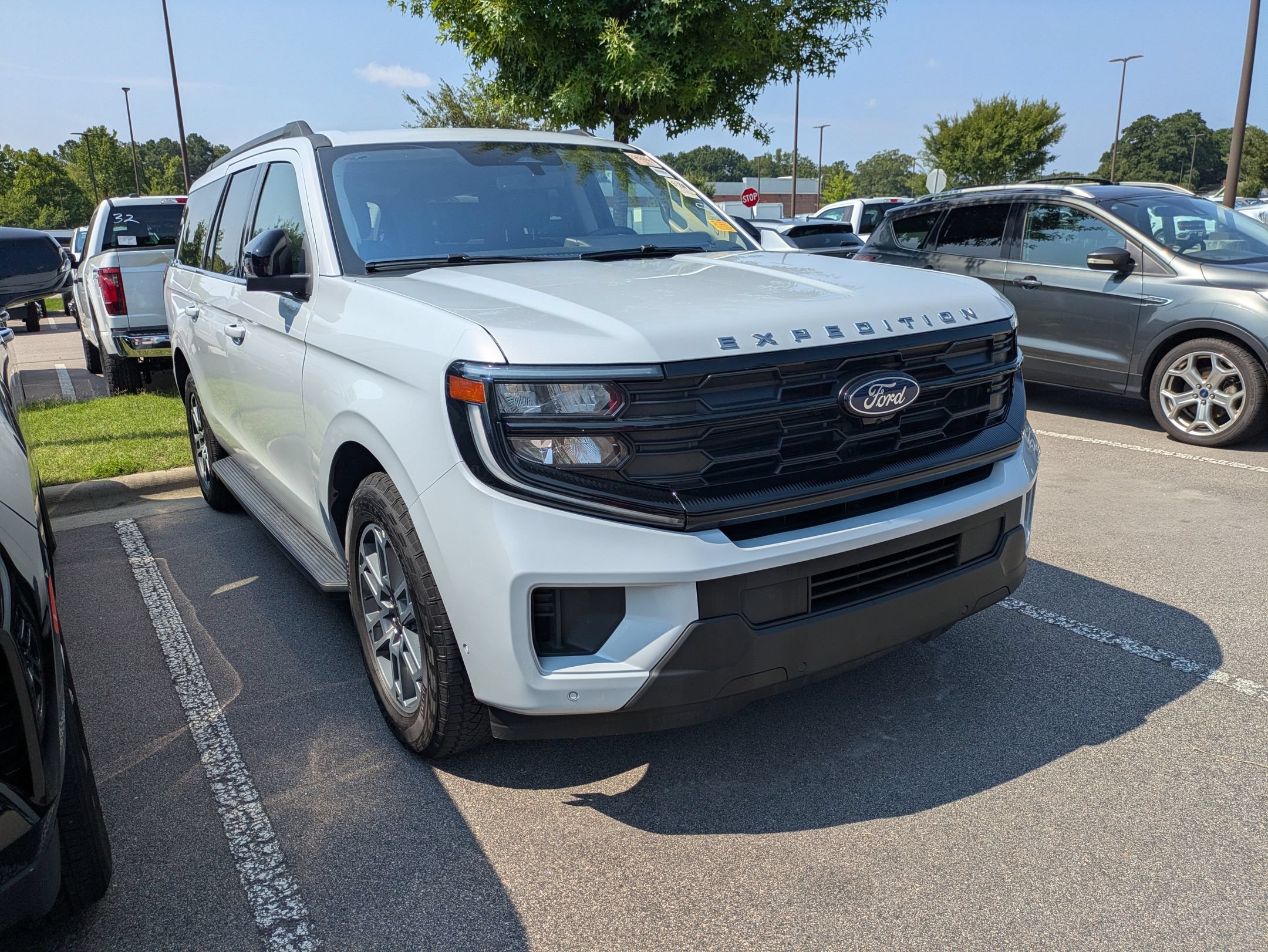 Certified 2025 Ford Expedition Max Active AWD/4WD image 1