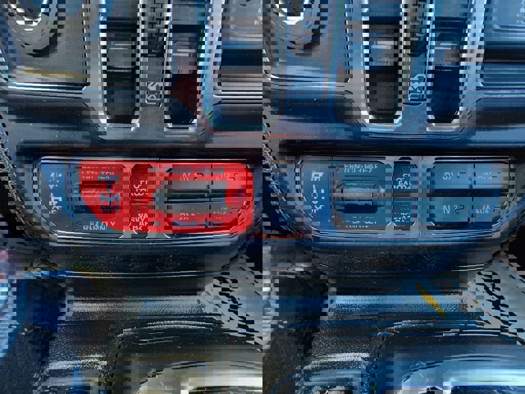 Used 2024 Jeep Wrangler Unlimited Rubicon w/ XTREMEE 35" Tire Package image 18