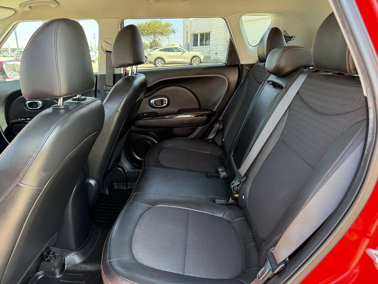 Used 2018 Kia Soul ! FWD image 25