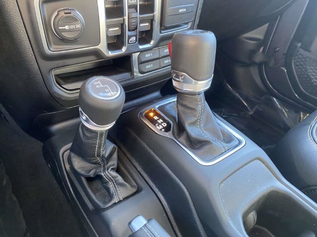 Used 2025 Jeep Wrangler Unlimited Sahara w/ Safety Group AWD/4WD image 28