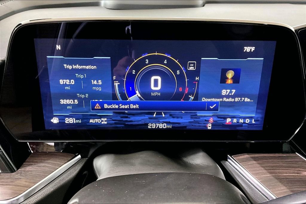 Used 2025 Chevrolet Suburban Z71 image 16