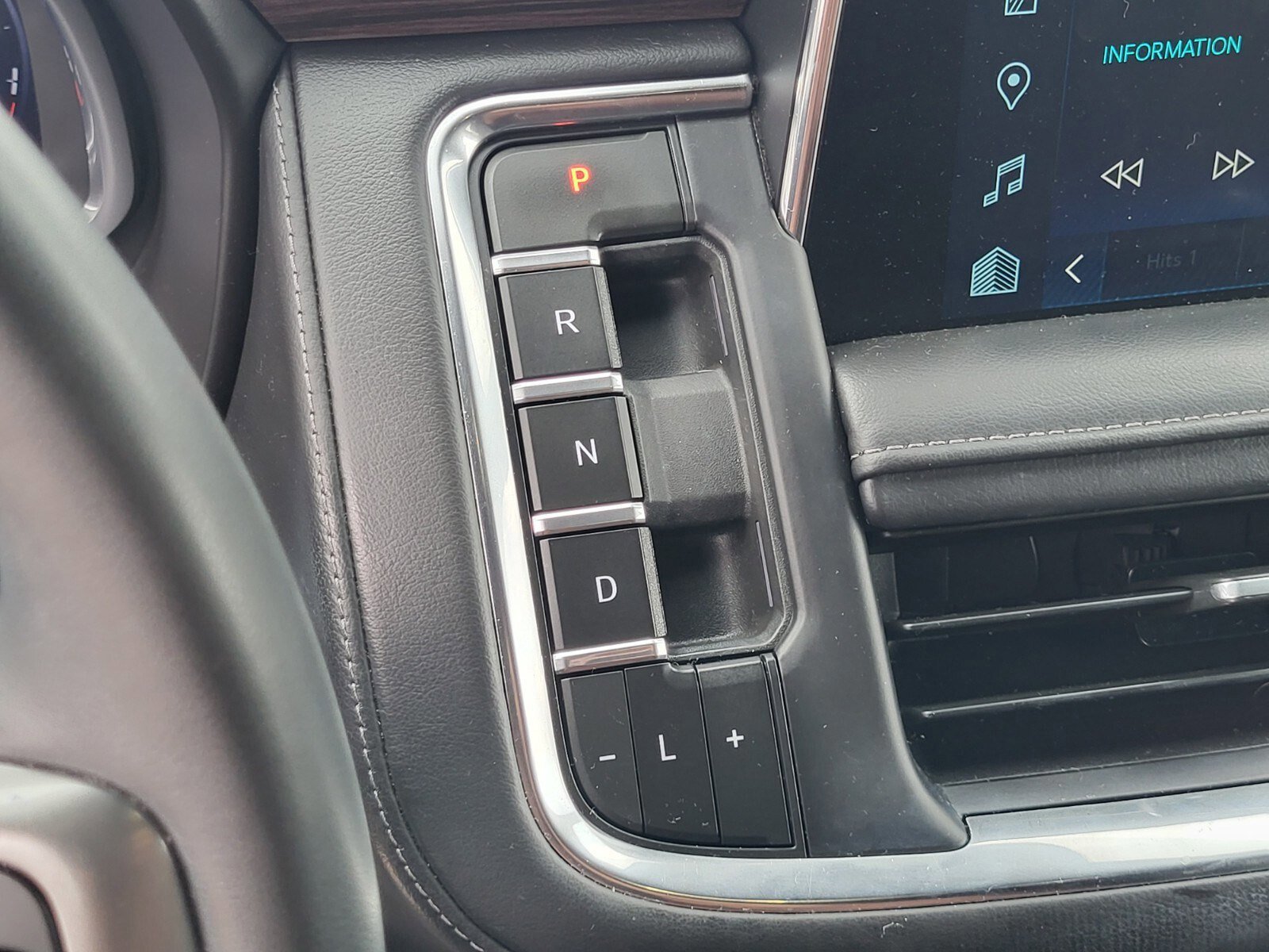 Used 2023 Chevrolet Suburban Z71 w/ Z71 Off-Road Package image 27