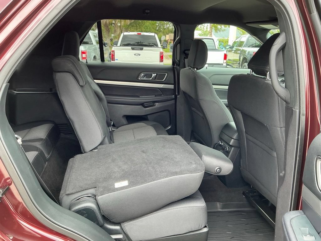 Certified 2018 Ford Explorer XLT FWD image 35