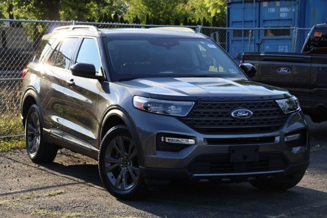 Certified 2023 Ford Explorer XLT w/ Equipment Group 202A AWD/4WD image 3