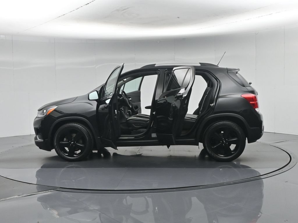 Used 2018 Chevrolet Trax Premier w/ Midnight Edition FWD image 39